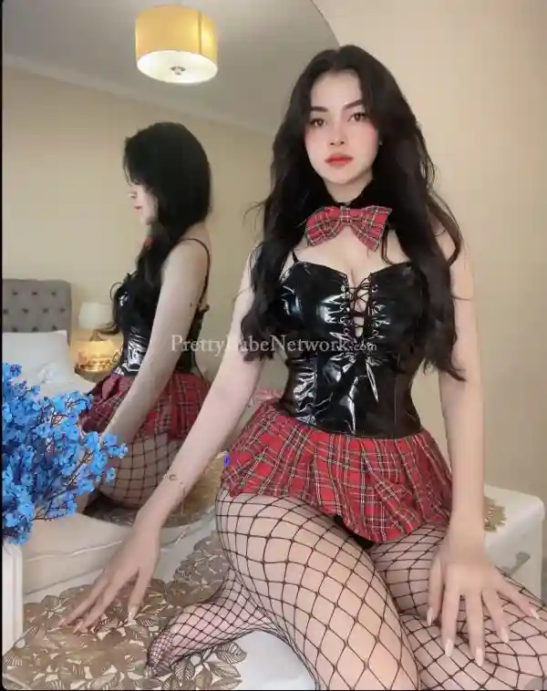 Aera Professional Petite South Korean Girl for Companionship